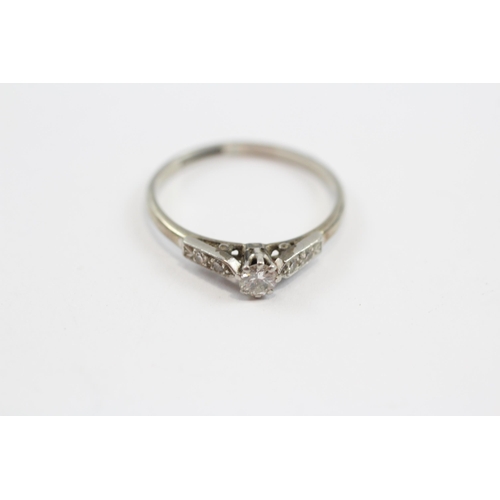 85 - 18ct White Gold Diamond Ring (2.2g) Size  Q