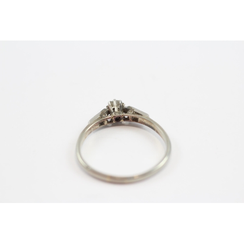 85 - 18ct White Gold Diamond Ring (2.2g) Size  Q