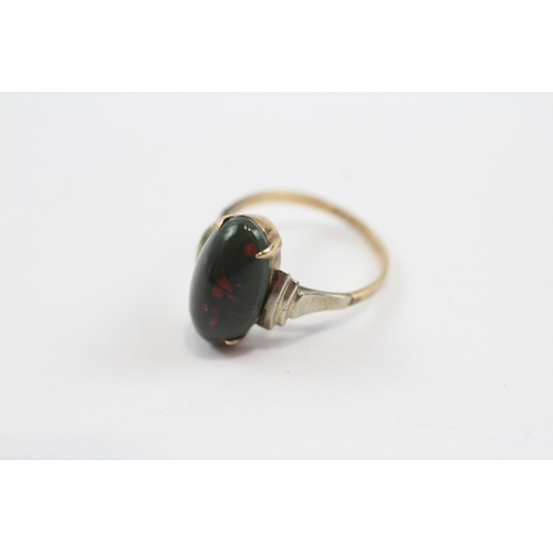 97 - 9ct Gold Vintage Bloodstone Statement Ring (1.8g) Size  H 1/2