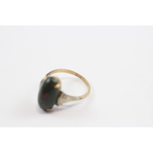 97 - 9ct Gold Vintage Bloodstone Statement Ring (1.8g) Size  H 1/2