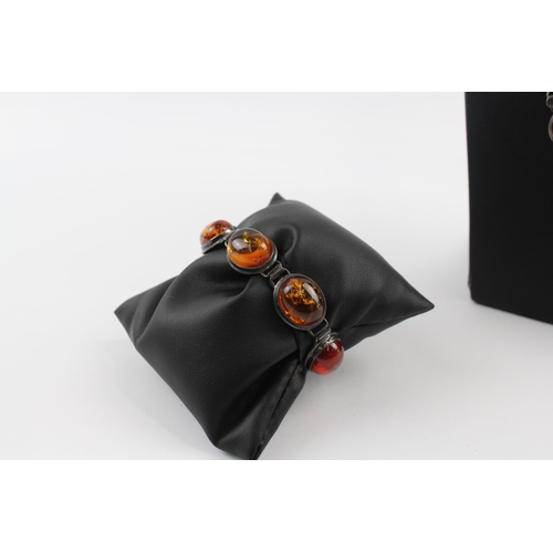 199 - Silver Amber necklace and bracelet (55g)