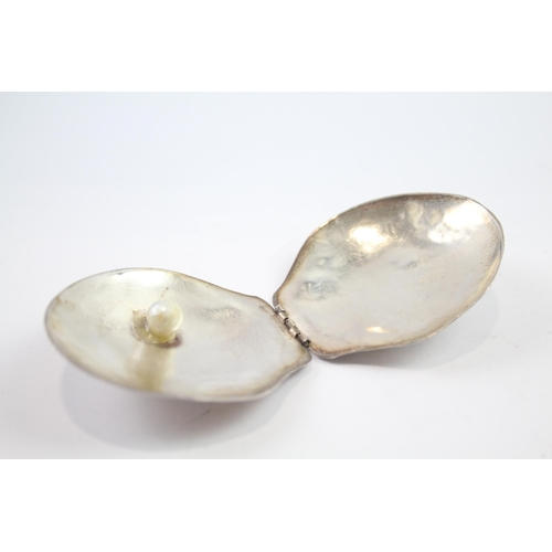 328 - .925 sterling novelty clam / pearl trinket