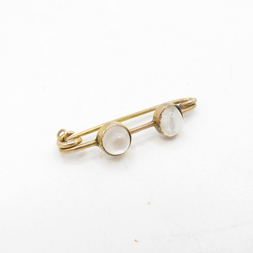 438 - 15ct and moonstone Victorian brooch 2.5g