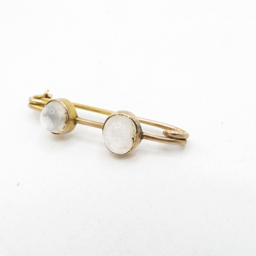 438 - 15ct and moonstone Victorian brooch 2.5g