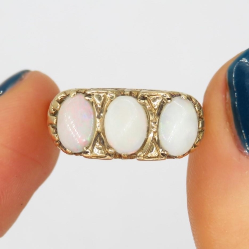53 - 9ct gold vintage opal trilogy ring (3.4g) Size  O 1/2