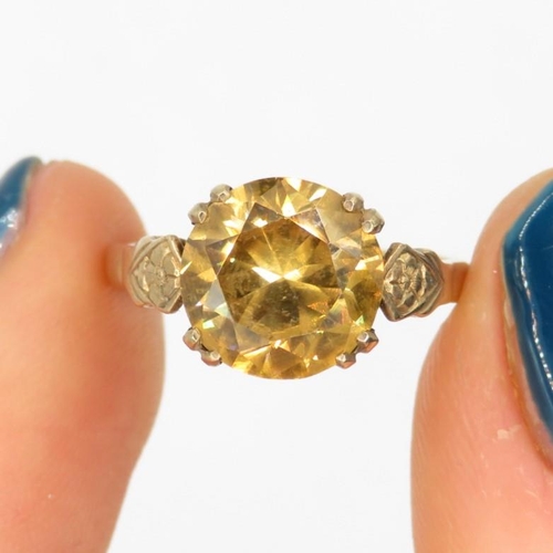 135 - 9ct gold 1960's yellow zircon dress ring (2.9g) Size  J