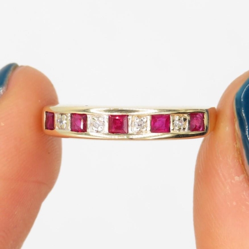 162 - 9ct gold ruby & diamond half eternity ring (1.5g) Size  M