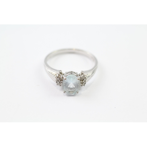 101 - 9ct white gold aquamarine single stone ring with diamond sides (3g) Size  T