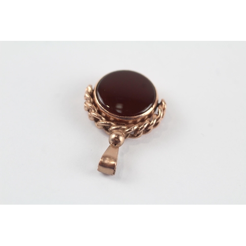 108 - 9ct gold blood stone & cornelian fob (6.4g)