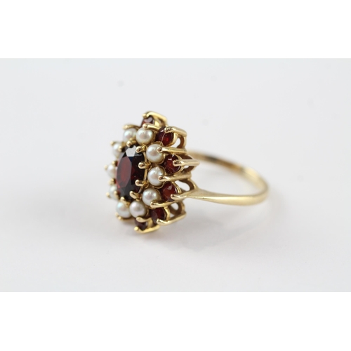 119 - 9ct gold garnet & pearl vintage dress ring (5g) Size  S