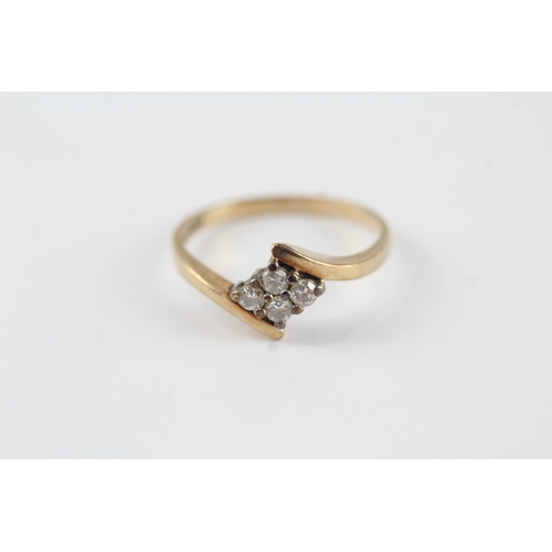 123 - 9ct gold diamond vintage ring (2g) Size  O