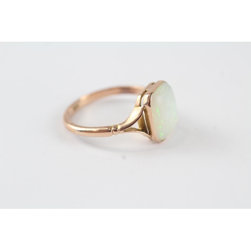 126 - 9ct gold opal dress ring (2.5g) Size  O