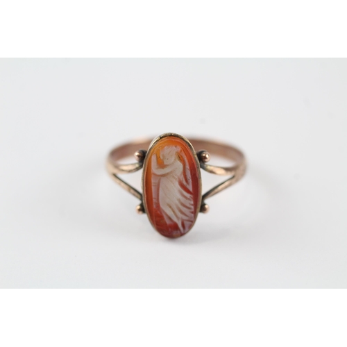 133 - 9ct gold agate cameo dress ring (1.8g) Size  Q 1/2