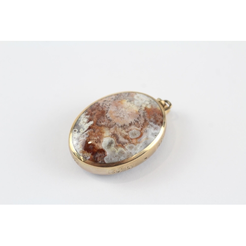 136 - 9ct gold moss & crazy lace agate pendant (13.1g)