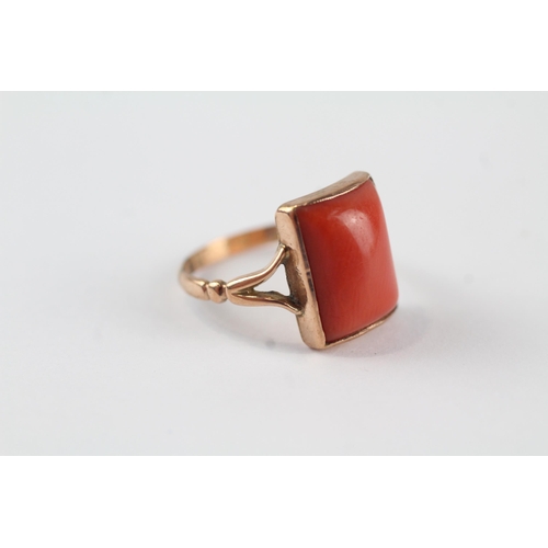 137 - 9ct gold coral vintage chester hallmark ring (2.5g) Size  K