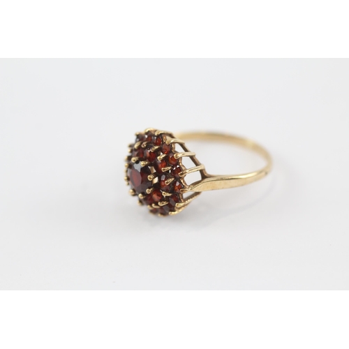 151 - 9ct gold 1970's garnet cluster ring (2.8g) Size  Q 1/2