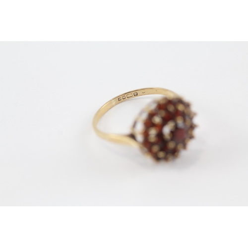 151 - 9ct gold 1970's garnet cluster ring (2.8g) Size  Q 1/2