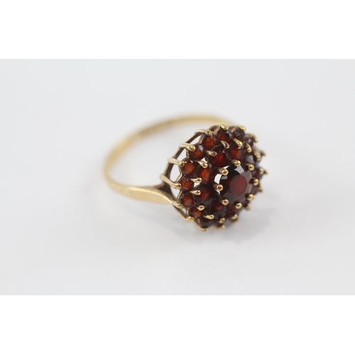 151 - 9ct gold 1970's garnet cluster ring (2.8g) Size  Q 1/2