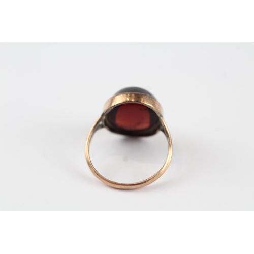 154 - 9ct gold garnet dress ring (4.2g) Size  M1/2