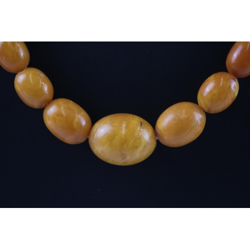 194 - True vintage Bakelite graduated necklace 50g