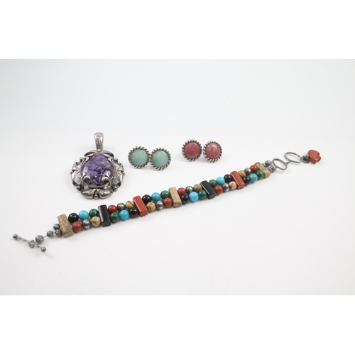 200 - A collection of Navajo gemstone jewellery by maker Carolyn Pollack