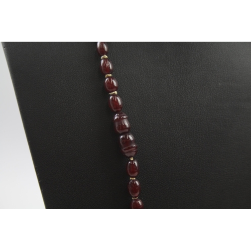 203 - Cherry Bakelite graduated necklace with screw clasp 45g