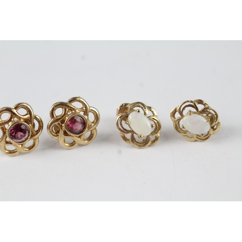 71 - 2 x 9ct gold garnet & white opal stud earrings (2.5g)