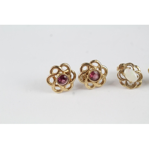 71 - 2 x 9ct gold garnet & white opal stud earrings (2.5g)