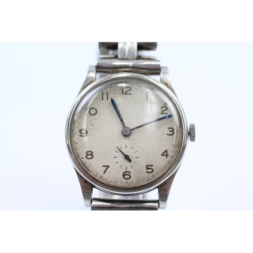 440 - BRITISH WATCH CO. Gents Vintage WWII Era WRISTWATCH Hand-wind WORKING