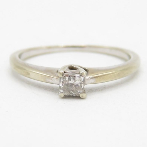 9ct gold diamond solitaire ring (1.6g) Size  M