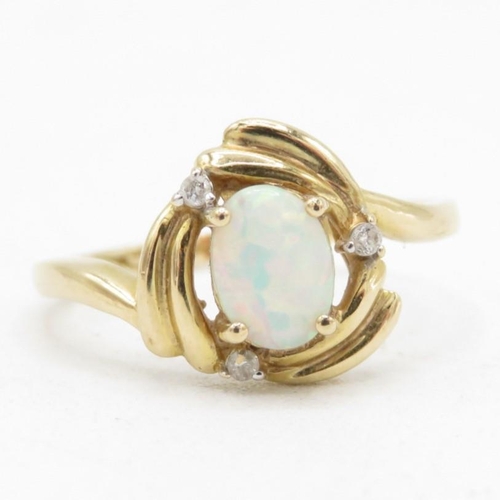 64 - 14ct gold synthetic white opal single stone ring with diamond accent (1.9g) Size  P