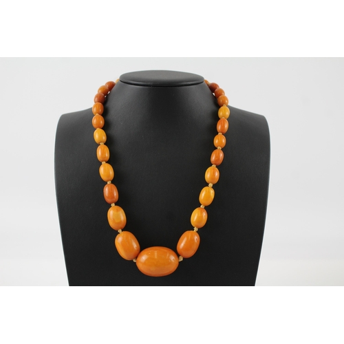 153 - Bakelite graduated necklace individually knotted 40g