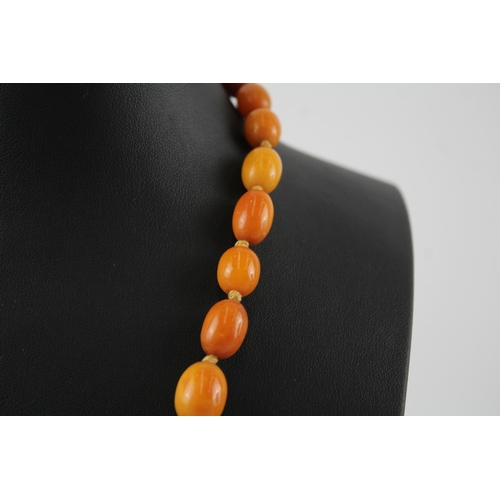 153 - Bakelite graduated necklace individually knotted 40g