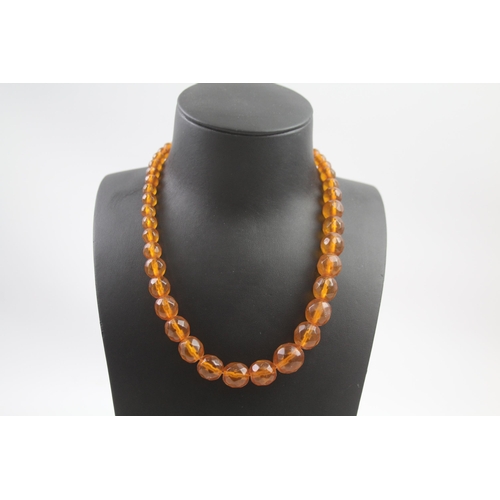 167 - Bakelite faceted graduated necklace with screw clasp 40g