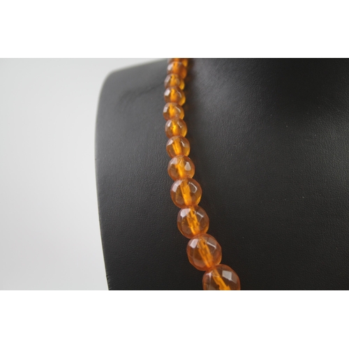 167 - Bakelite faceted graduated necklace with screw clasp 40g