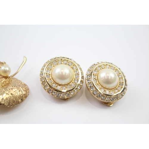 189 - A collection of gold tone jewellery by designer Grosse