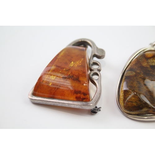 192 - A collection of silver Amber jewellery