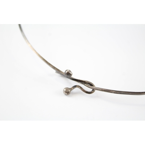 208 - Silver modernist torque necklace with druzy pendant