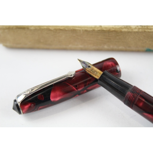 426 - Vintage CONWAY STEWART 15 Burgundy FOUNTAIN PEN w/ 14ct Nib WRITING Boxed