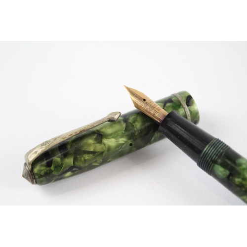 431 - Vintage CONWAY STEWART 75 Green FOUNTAIN PEN w/ 14ct Nib WRITING