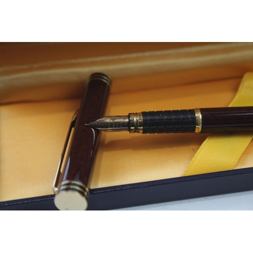 434 - Vintage WATERMAN Ideal Burgundy Fountain Pen w/ 18ct Gold Nib WRITING Boxed