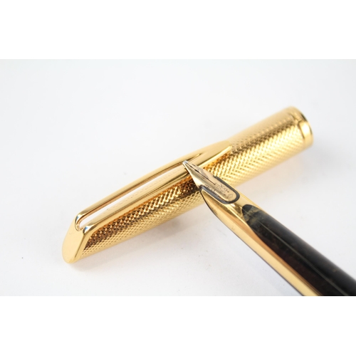 437 - Vintage WATERMAN C/F Gold Plate Fountain Pen w/ 18ct Gold Nib WRITING