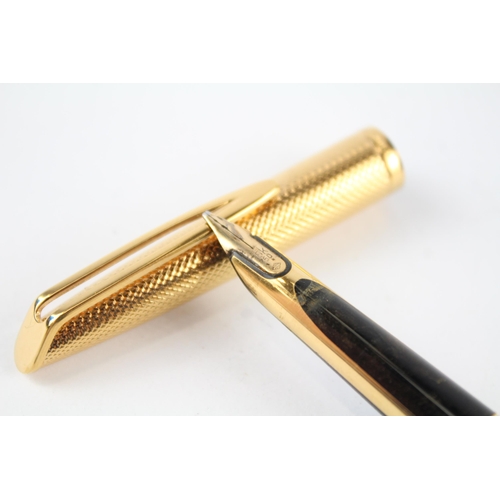 437 - Vintage WATERMAN C/F Gold Plate Fountain Pen w/ 18ct Gold Nib WRITING