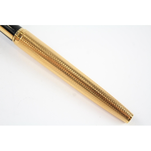 437 - Vintage WATERMAN C/F Gold Plate Fountain Pen w/ 18ct Gold Nib WRITING