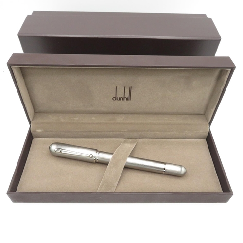 447 - Dunhill Boxed AD2000 Fountain Pen with 18ct white gold nib in as new condition with all paperwork