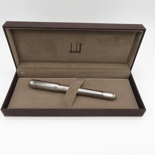 447 - Dunhill Boxed AD2000 Fountain Pen with 18ct white gold nib in as new condition with all paperwork