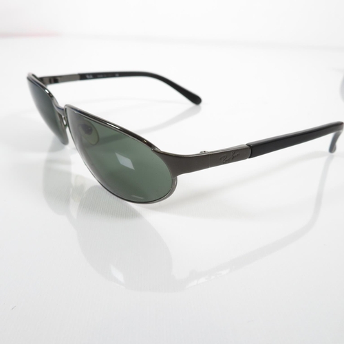 318 - 4x Pairs Ray Ban Sunglasses all etched RB on lens