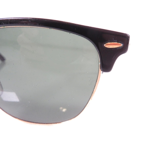 330 - 4x Pairs Ray Ban Sunglasses all etched RB on lens