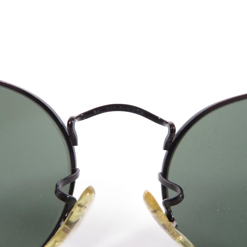 341 - 5x  Pairs Ray Ban Sunglasses 4x etched RB and 1x etched BL