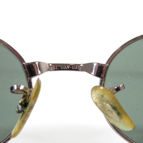 350 - 5x Pairs Ray Ban Sunglasses some etched RB some etched BL